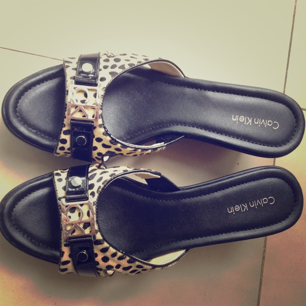 CALVIN KLEIN REBAH CHEETAH WEDGE SANDALS👡